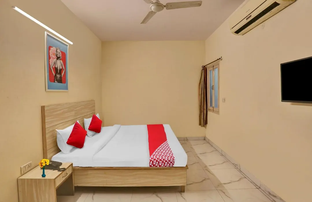 Hotel O Raas Near Hira Sweet-1