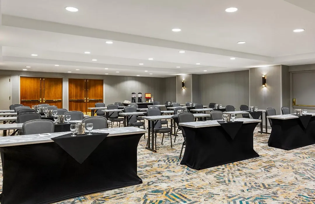 Crowne Plaza Seattle - No Resort Fee - Newly Renovated Ihg Hotel-1