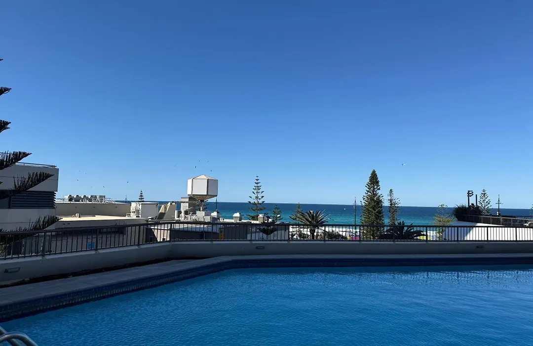 Surfers International Apartments-1
