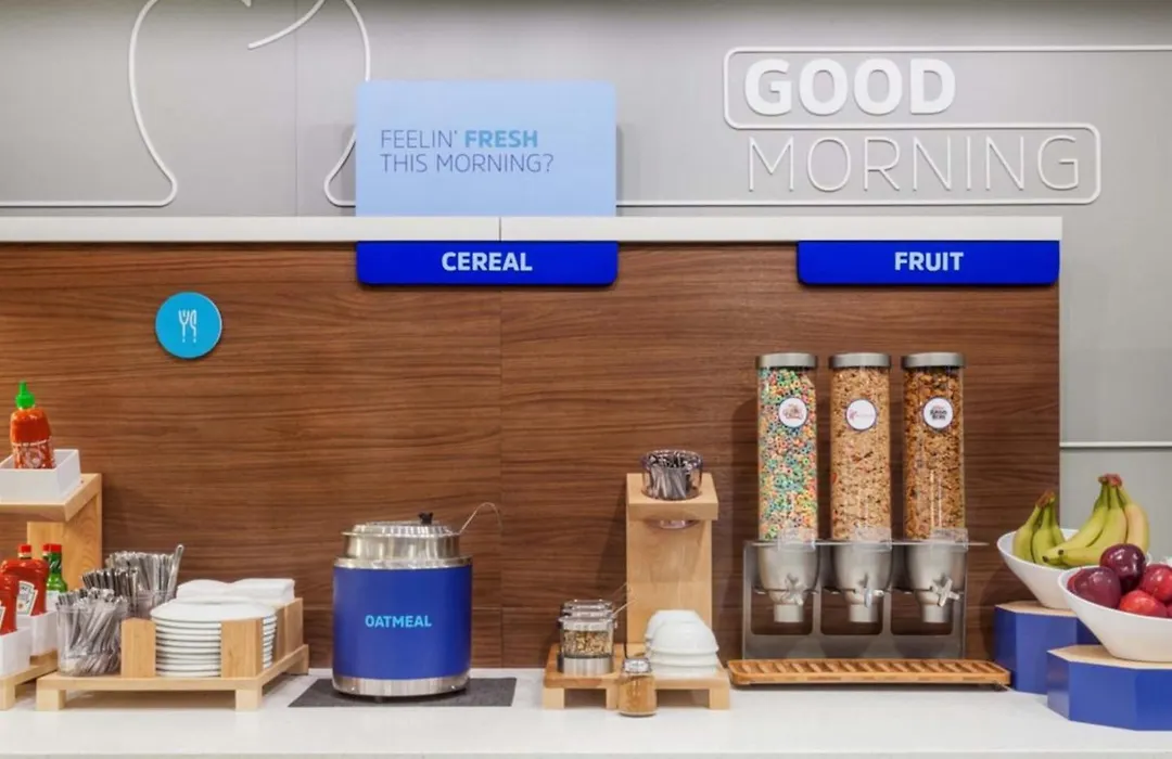 Holiday Inn Express & Suites Toronto Airport West By Ihg-1
