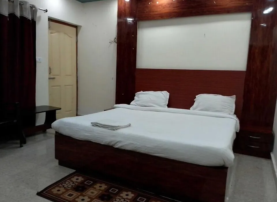 Hotel O Ganpat-1