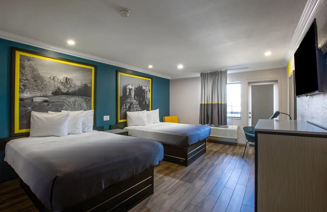 Super 8 By Wyndham Mesa Downtown Near Convention Center-1