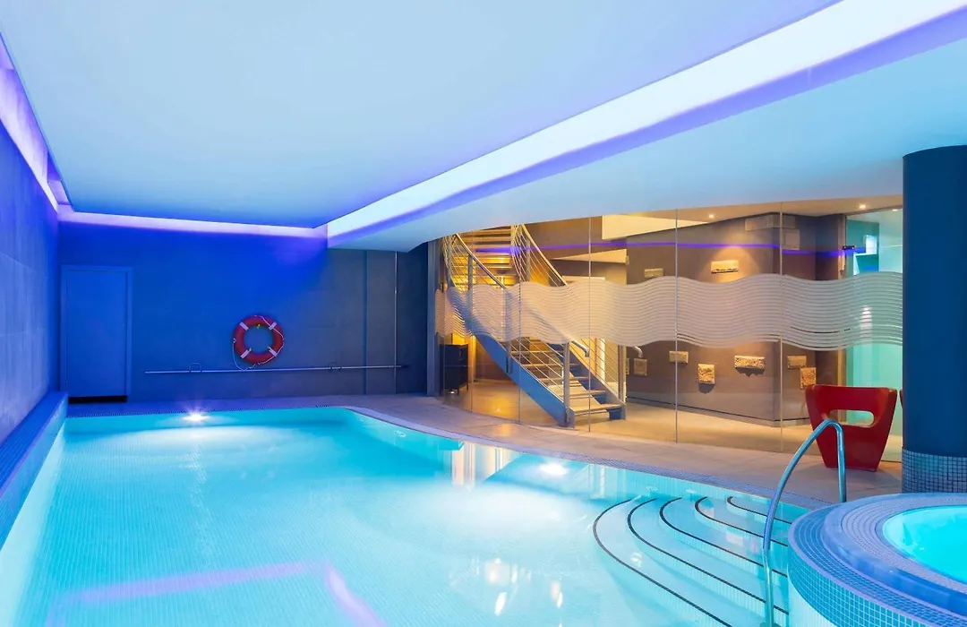Novotel Edinburgh Centre-1