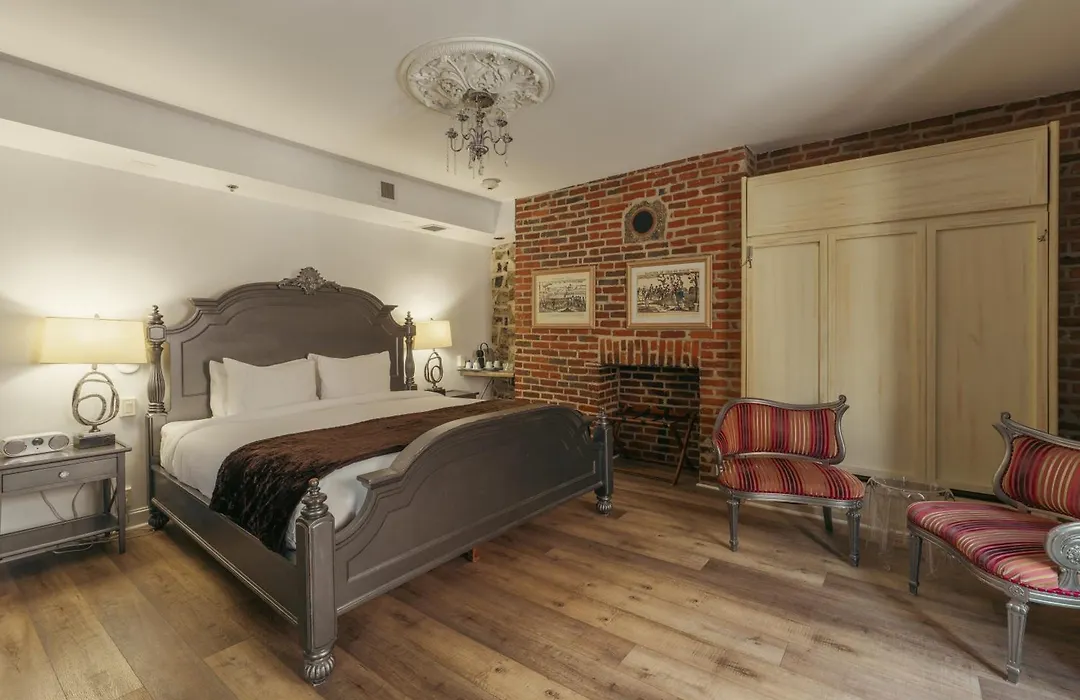 Auberge Place D'Armes-1
