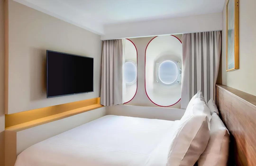 Queen Elizabeth 2 Hotel-1