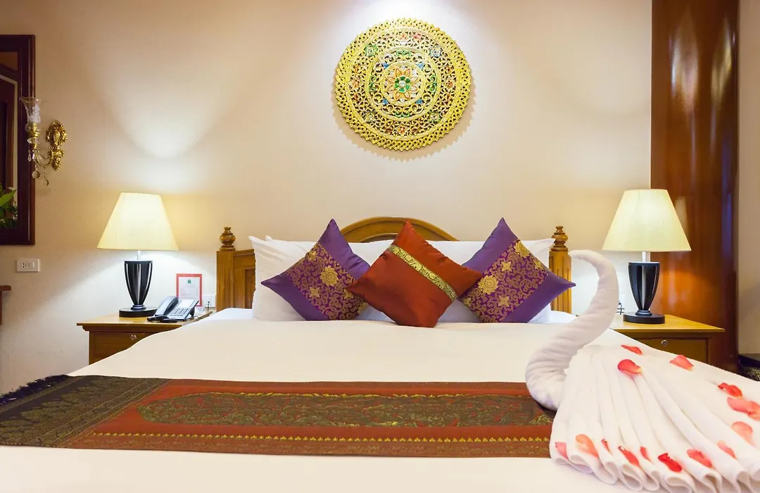 Royal Phawadee Village Patong - 2 Minutes Walk To The Beach-1