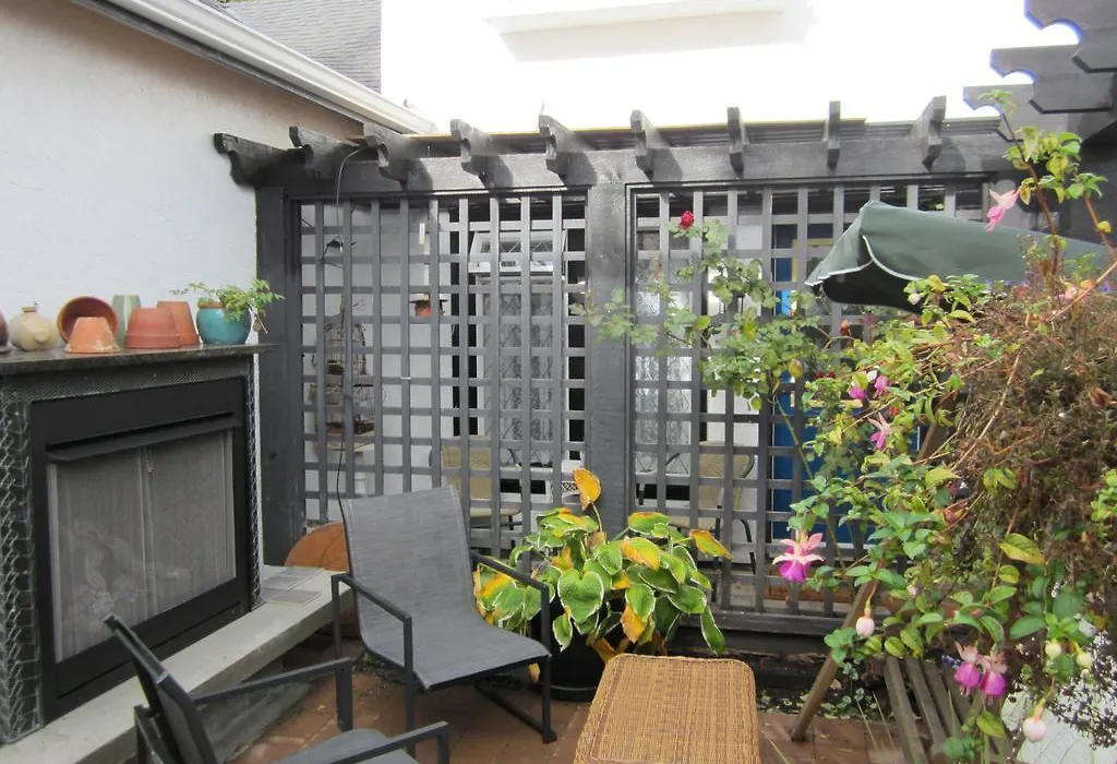Heathergate Cottage And Suites-1
