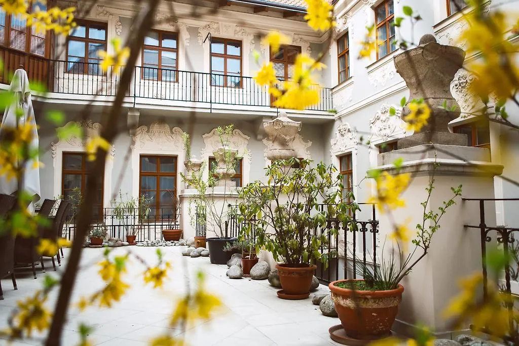 Hotel U Zlateho Jelena-1