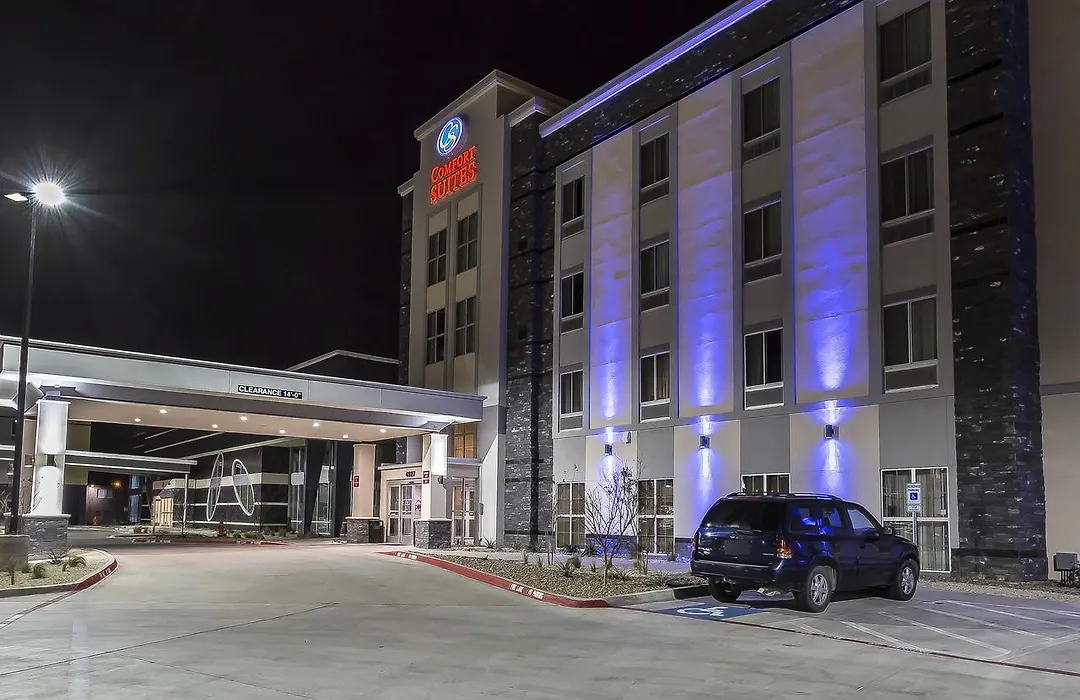 Comfort Suites - University-1