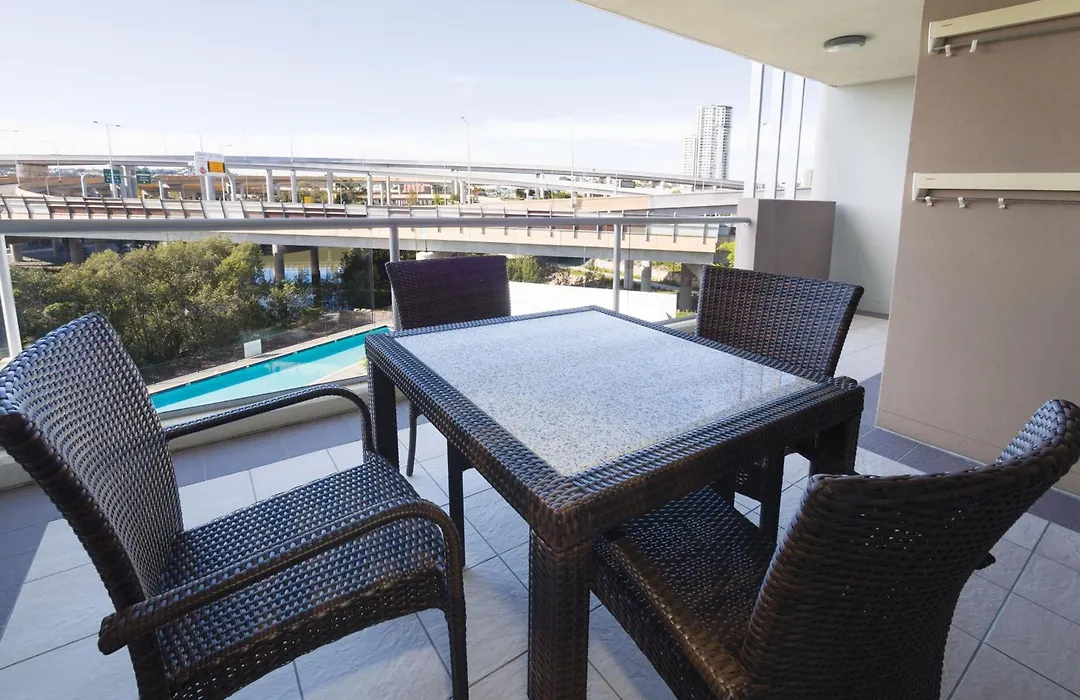 Oaks Brisbane Mews Suites-1
