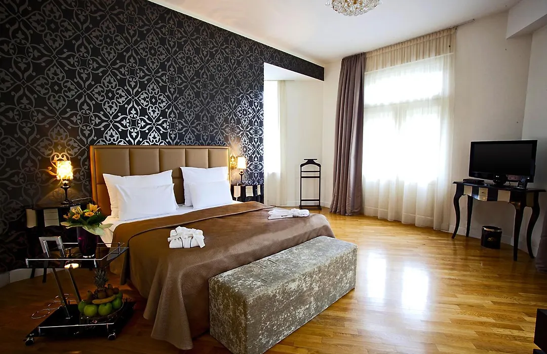 Deminka Palace-1