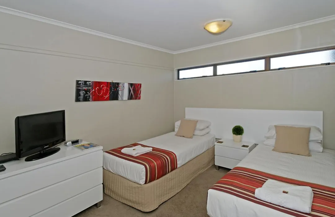 Airport Harbour Motel-1