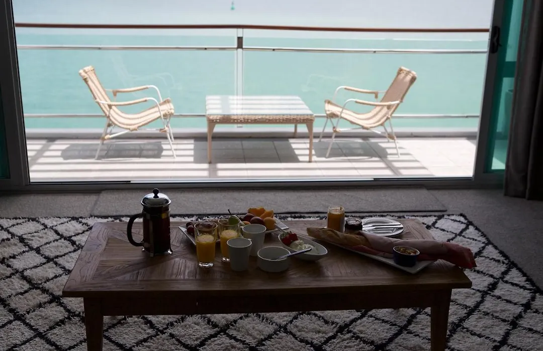 Spacious 3-Bed Waterfront Apartment-1