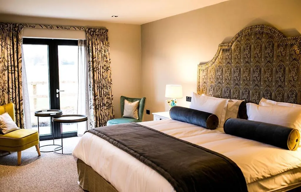 Baraset Barn Hotel-1