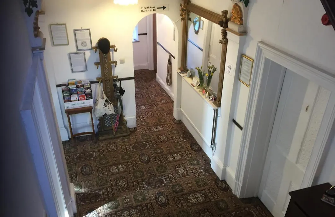 Holly Lodge-1
