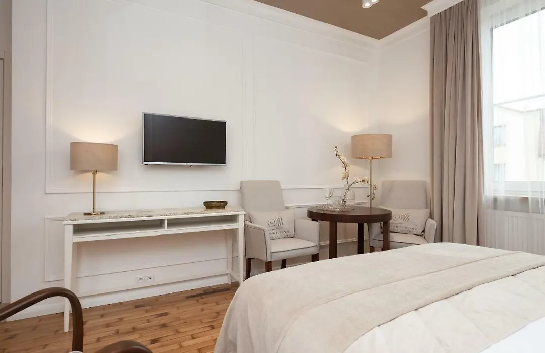 Avanti Home-1