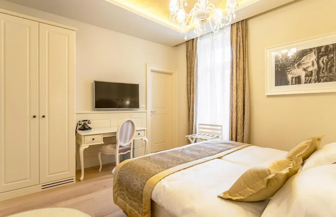Royal Piazza-1