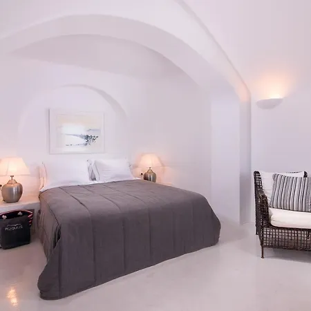 Pezoules Of Oia-3