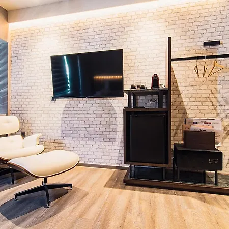 Project 3 Urban Chic Hotel-2