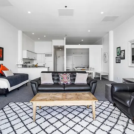 Spacious 3-Bed Waterfront Apartment-3