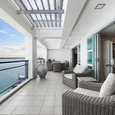 Spacious 3-Bed Waterfront Apartment-2