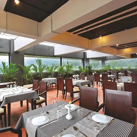 Holiday Vista Thekkady A Premium Hotel Near Periyar Wild Life Sanctuary With Sky View Pool-3