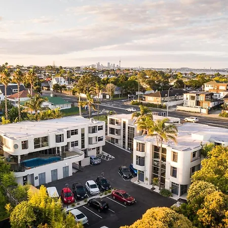 Carnmore Hotel Takapuna-3
