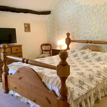 The Barn And Pinn Cottage-2