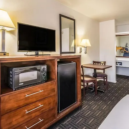 Quality Inn Fresno Near University-3