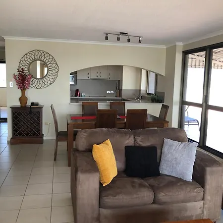 Coral Towers Holiday Suites-2