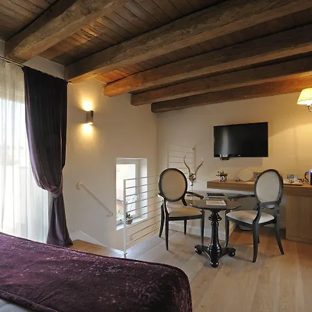 Trevi Palace Luxury Inn-3