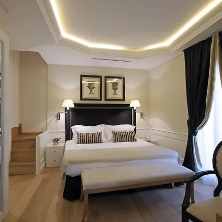 Trevi Palace Luxury Inn-3
