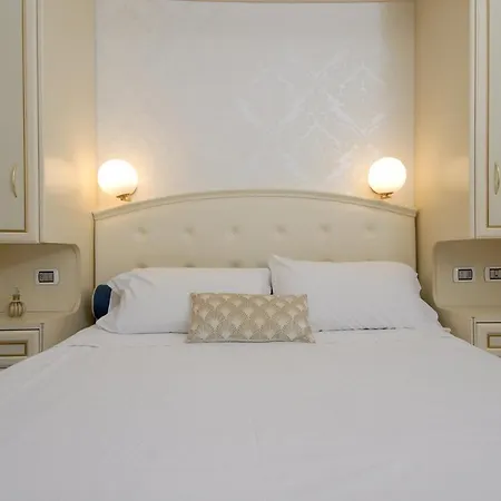 Piccolo Di Piazza Di Spagna Suites-2