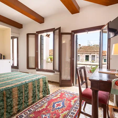 Palazzo Schiavoni Residenza D'Epoca & Suite-Apartments-2