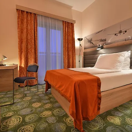 Ramada Airport Hotel Prague-2