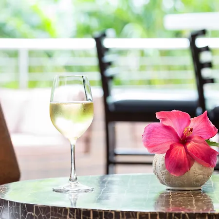 Courtyard By Marriott Waikiki Beach-2