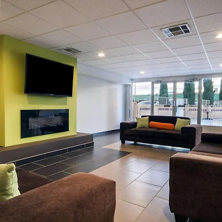 Quality Inn & Suites Airport-2