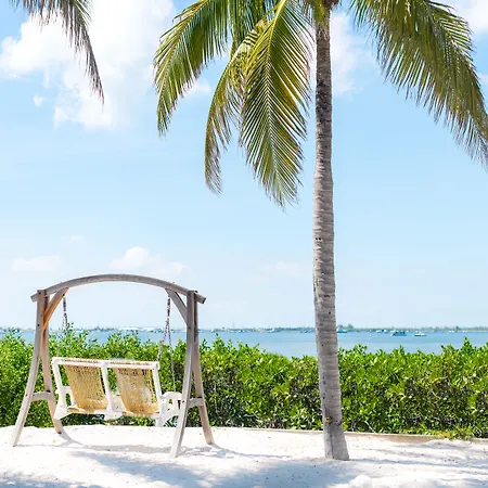 Parrot Key Hotel & Villas-2