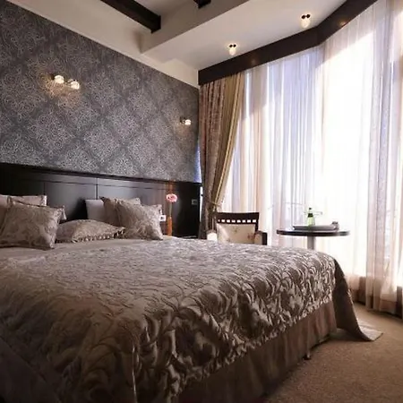 Riviera Hotel-2