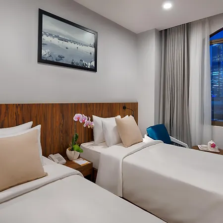 Happy Life Grand Hotel & Rooftop Skybar-2