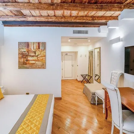 Maison Spagna Suites-3