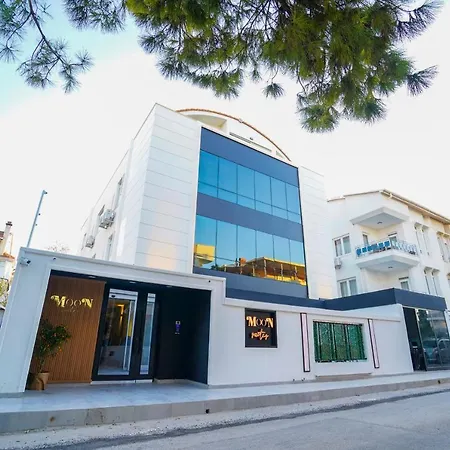 Moon Suites-2