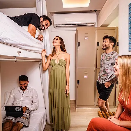 Nomads Party Hotel-3
