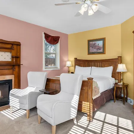 Hennessey House Bed And Breakfast-3