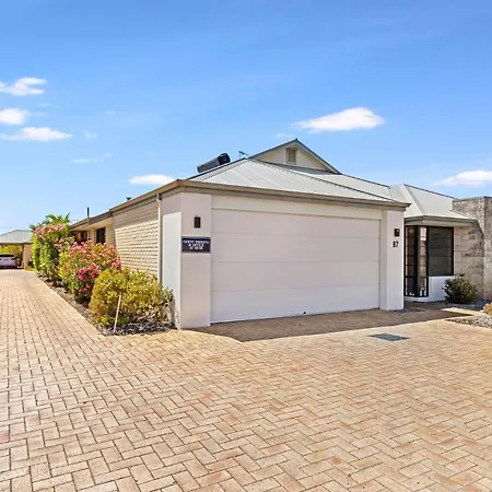 Baudins Of Busselton Bed And Breakfast - Adults Only-2
