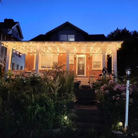 Serene Niagara Guest House-3