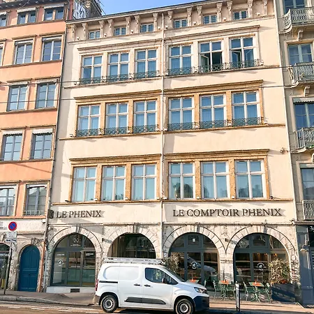 Le Phenix Hotel-2