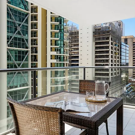 Oaks Brisbane River City Suites-3