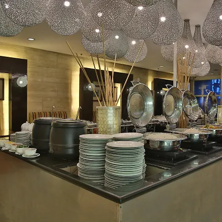 Crown Regency Hotel & Towers-3