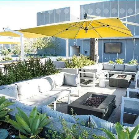 Luxury Downtown Los Angeles Penthouse Condo With Skyline Views-2